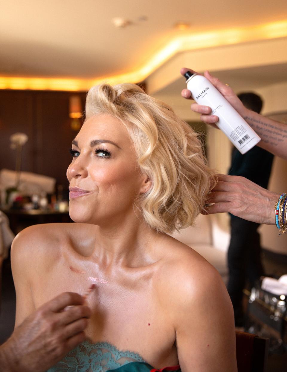 Makeup artist Stephen Sollitto used products from Tower 28 Beauty, Rare Beauty, Charlotte Tilbury, Iconic London, Anastasia Beverly Hills, Buxom Cosmetics, and Subtle Energies, while Richard Collins styled Waddingham’s blonde locks with Balmain products.