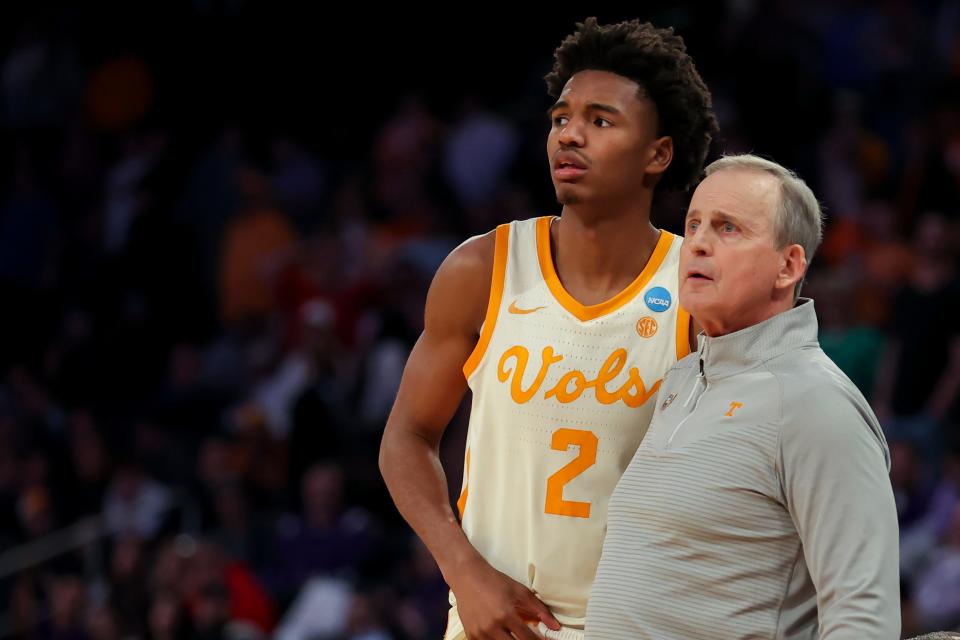 Tennessee forward Julian Phillips stands with coach Rick Barnes during Thursday's game against FAU.