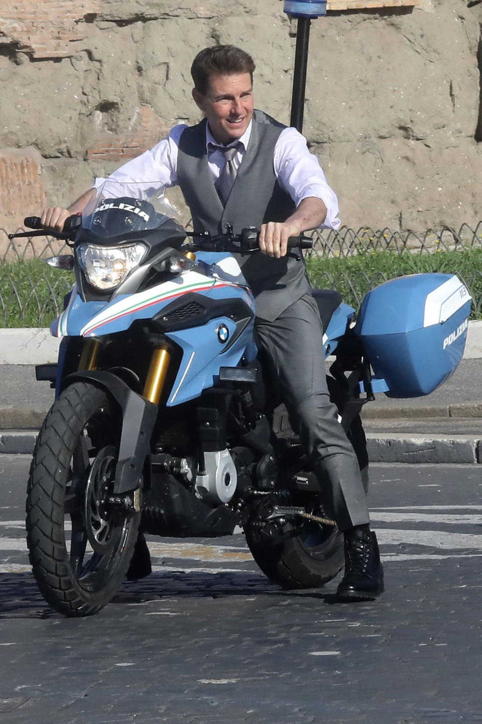 <p>Tom Cruise filmed a motorcycle scene for <em>Mission impossible 7</em> in Rome, Italy.</p>