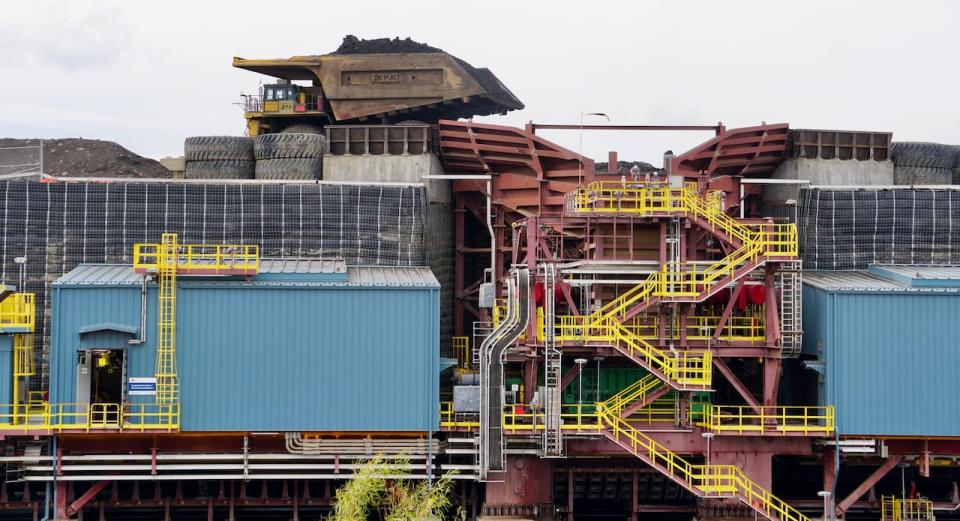 An oilsands mine in northern Alberta. A proposed carbon capture and storage facility to be built in northeastern Alberta is designed to cut emissions from the oilsands industry. (Kyle Bakx/CBC - image credit)