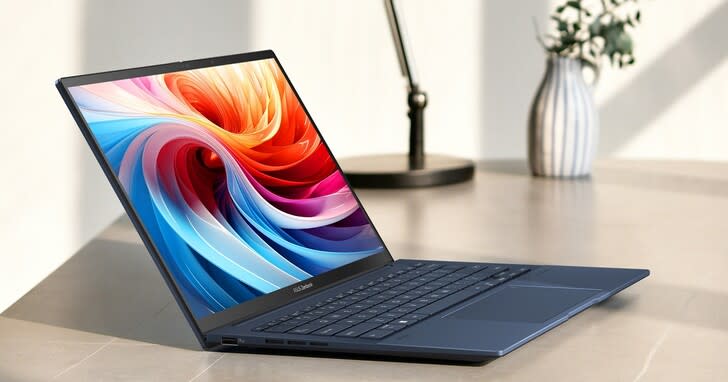 Asus Zenbook 14 OLED 是華碩旗下首款 AI 筆電，並通過Intel Evo 平台認證，搭載 Intel 最新的 Core Ultra 處理器與 Intel Arc 顯示晶片