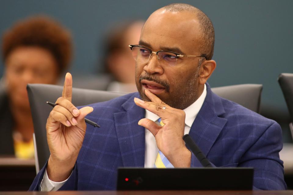 Sen. Bobby Powell, D-West Palm Beach, asks a question during a committee hearing at the Capitol in this Monday, Dec. 12, 2022, file photo.