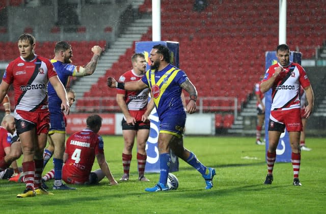 Ben Murdock-Masila, centre, crashed over for Warrington