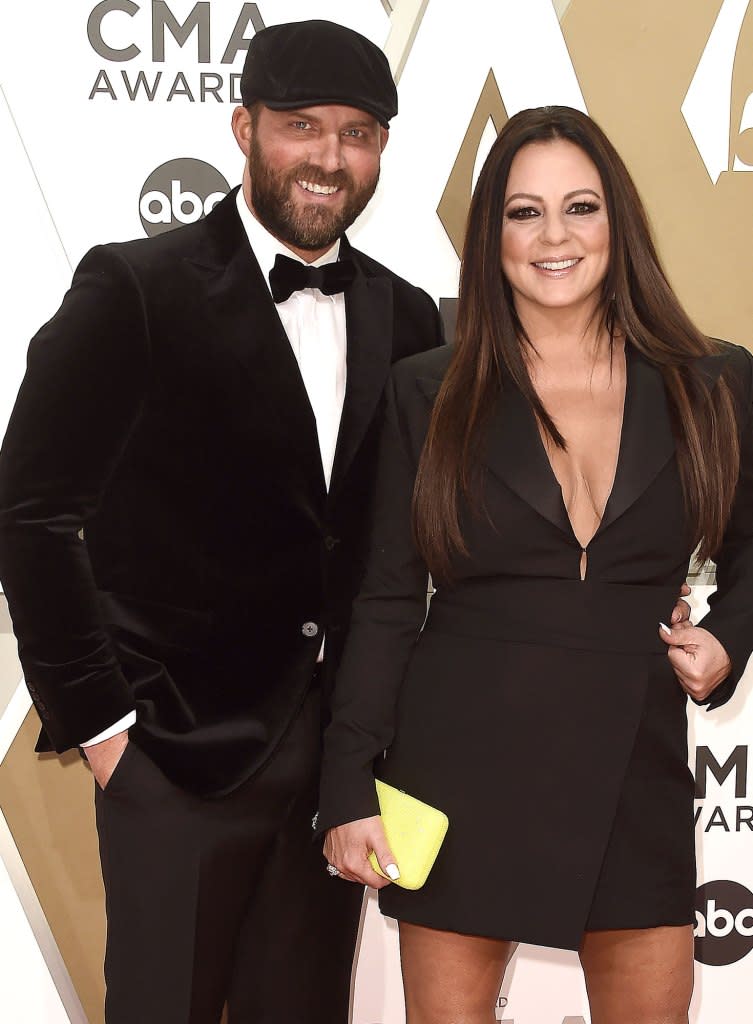 Sara Evans Estranged Husband Jay Barker Arrested for Domestic Violence After Alleged Car Incident 3