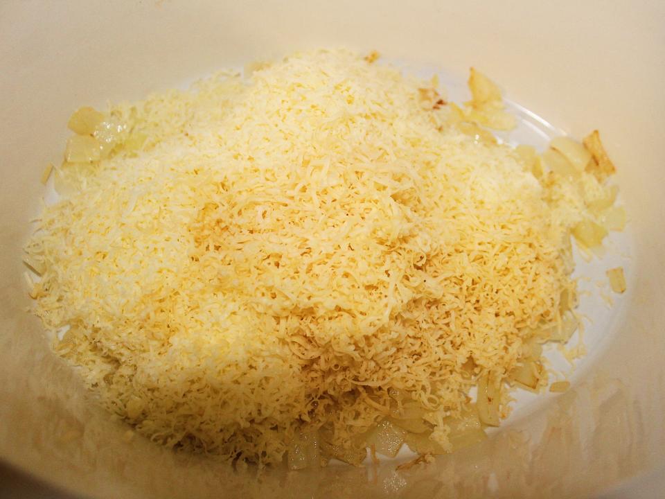 shredded cheese in slow cooker