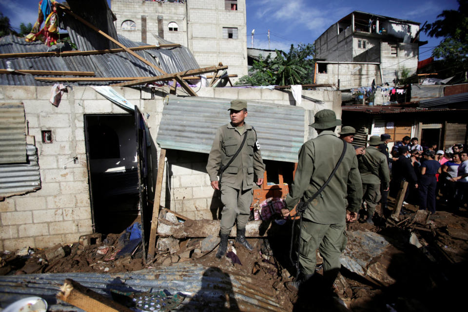 Según los últimos datos oficiales, sin contar la tragedia en Santa Isabel II, la temporada de lluvias iniciada en mayo pasado ha provocado 141 incidentes, 173.685 afectados, 1.466 damnificados, 2.293 evacuados, 903 albergados, 6 heridos y dos muertos, además de daños a más de 2.000 viviendas. Foto: Reuters