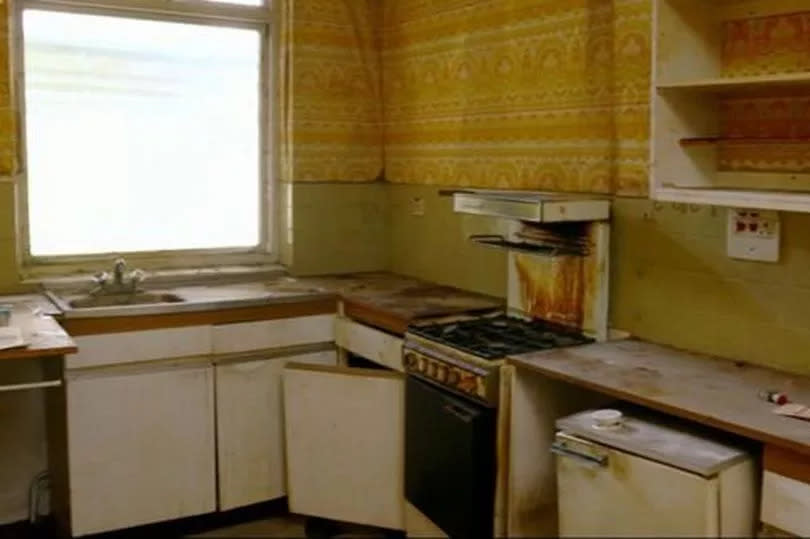 A decrepit looking filthy and dated kitchen