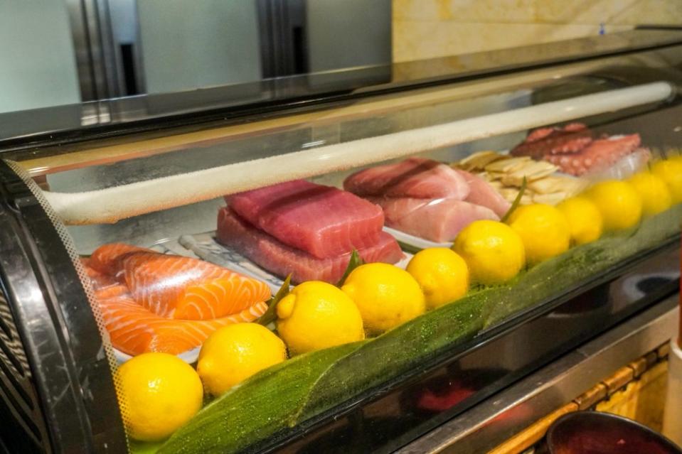 Buffet Offer｜Buy 1 Get 1 Free buffet at Renaissance Harbor View Hotel, starting from $293 per person, seasonal chilled seafood + Wagyu delicacies｜Yahoo Shopping Festival