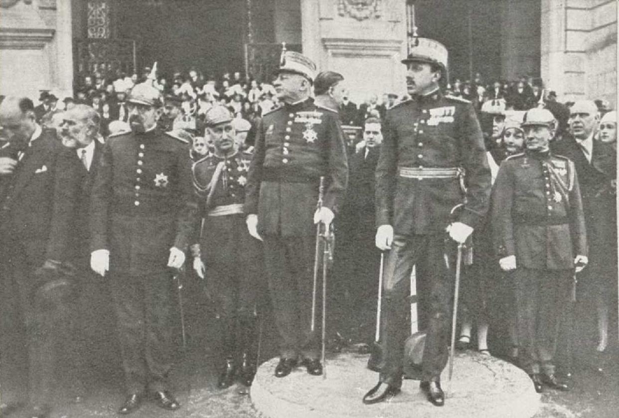 Alfonso XIII en Barcelona con Primo de Rivera. <a href="http://bdh-rd.bne.es/viewer.vm?id=0000285496&page=1" rel="nofollow noopener" target="_blank" data-ylk="slk:Biblioteca Digital Hispánica / BNE;elm:context_link;itc:0;sec:content-canvas" class="link ">Biblioteca Digital Hispánica / BNE</a>, <a href="http://creativecommons.org/licenses/by/4.0/" rel="nofollow noopener" target="_blank" data-ylk="slk:CC BY;elm:context_link;itc:0;sec:content-canvas" class="link ">CC BY</a>