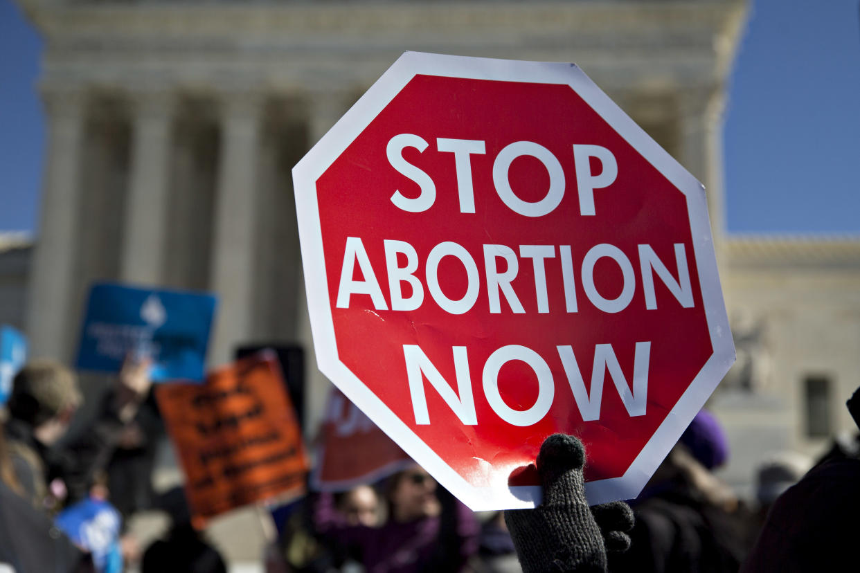 <span class="s1">An abortion protest at the Supreme Court in 2016. (Photo: Andrew Harrer/Bloomberg via Getty Images)</span>