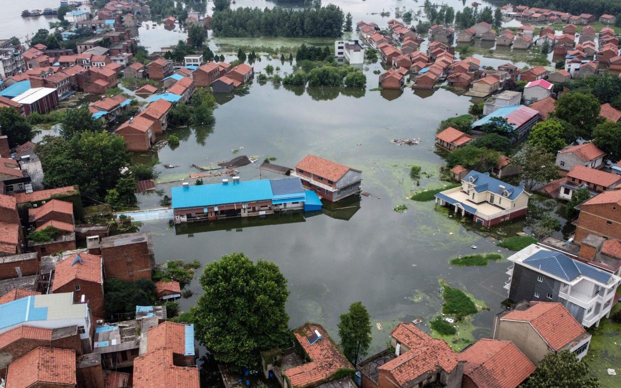 Residential buildings flooded with rising water levels of the Yangtze river in Jiujiang, China's central Jiangxi province - HECTOR RETAMAL/AFP