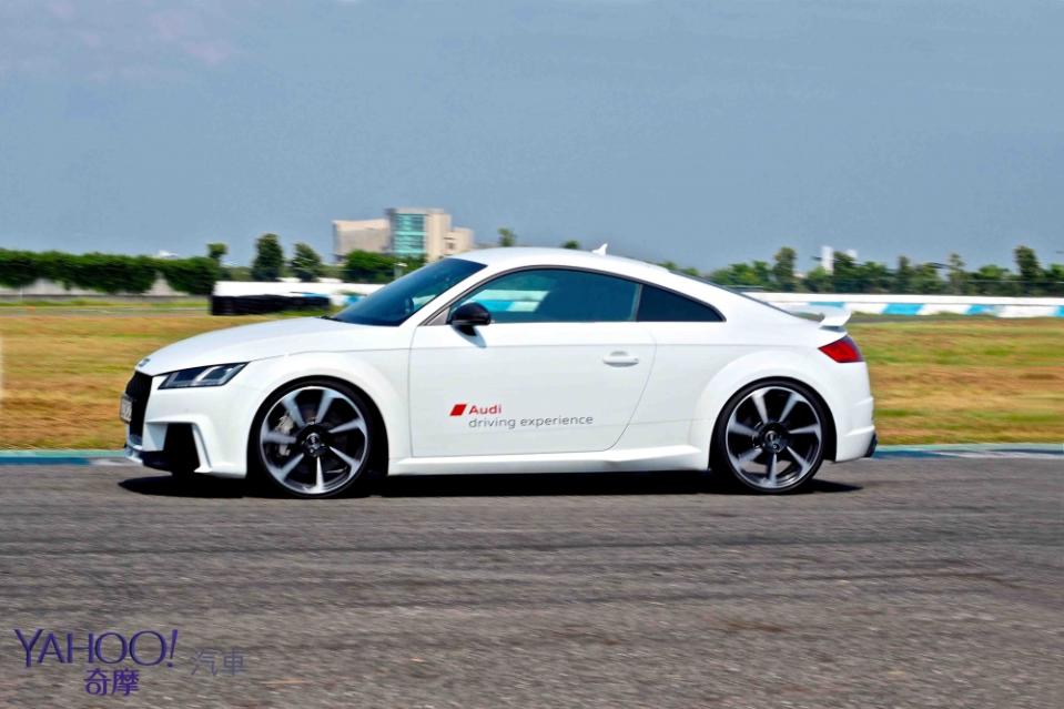 來自德意志的暴力美聲！Audi TT RS大鵬灣試駕