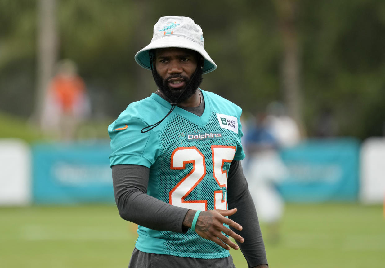 Miami Dolphins cornerback Xavien Howard will reportedly receive more guaranteed money and incentives in his restructured contract. (Mark Brown/Getty Images)