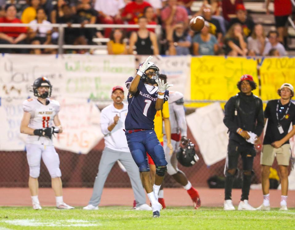 La Quinta's Makaury Warren, shown here making a catch on Friday, Sept. 30, 2022, is part of a senior class that has led La Quinta back to CIF title contention.