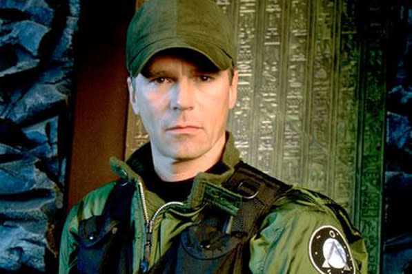 <p>À la fin de la saison 8, Richard Dean Anderson (Jack O’Neill) décide de quitter <i>Stargate SG-1</i>. </p><p>Malgré ça, la série de science-fiction se poursuit pendant 2 saisons de plus et donne naissance à 2 spin-offs : <i>Stargate Atlantis</i> et <i>Stargate Universe</i>.</p><p><b>Copyright : MGM</b><br></p>