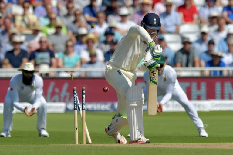 England's Keaton Jennings (C) is bowled for 3 by South Africa's Vernon Philander fon the fourth day of the second Test match at Trent Bridge cricket ground in Nottingham, central England on July 17, 2017