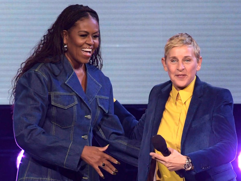 Neben Michelle Obama (l.) wird auch Ellen DeGeneres in dem neuen Podcast zu hören sein. (Bild: imago images/Agencia EFE)