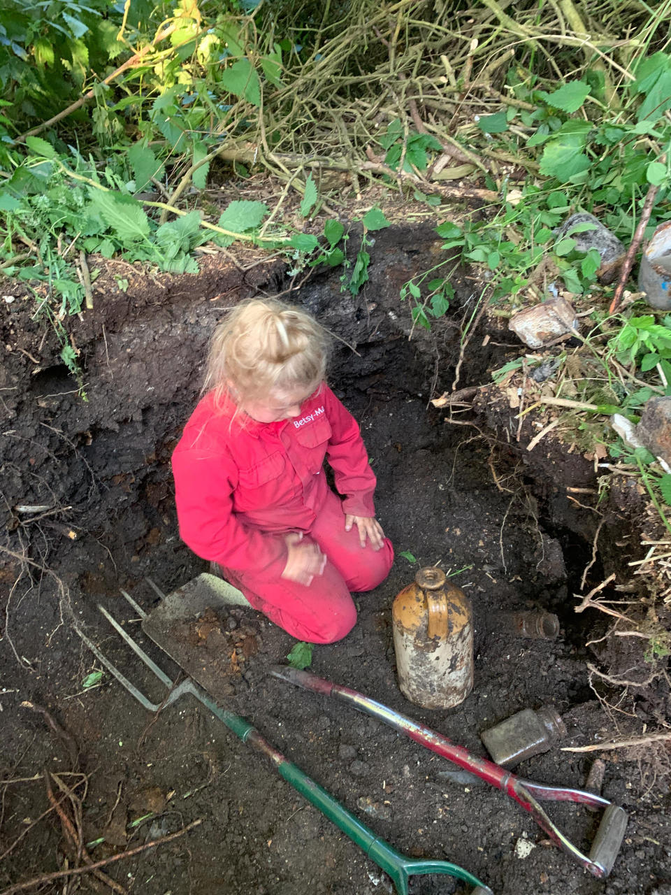 A seven-year-old schoolgirl is raking in hundreds of pounds by selling antique bottles from a little shop in her back garden - after digging them up from old landfill sites. Betsy-Mae Lloyd has been coining it in after launching her own business at her parents' home while still attending primary school. The young entrepreneur flogs old bottles, jars and teapots - dating back to between the 1870s and 1930 - which she finds on historic landfill sites in the West Midlands. After taking them home and cleaning them up herself, she then stores them in a Victorian-style play shed, built by dad Jason, before listing them for sale on Facebook. 