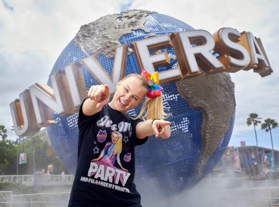 JoJo Siwa, Universal Orlando, theme parks