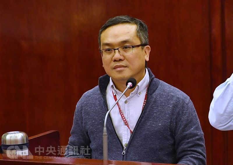 劉嘉仁向市長柯文哲提出辭呈獲准。