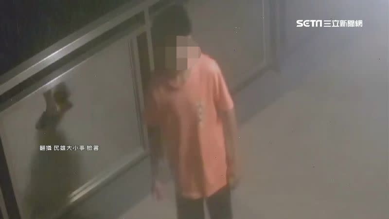 男子半夜闖入住戶的2樓露臺，網友直呼太可怕。（圖／翻攝自民雄大小事 臉書）