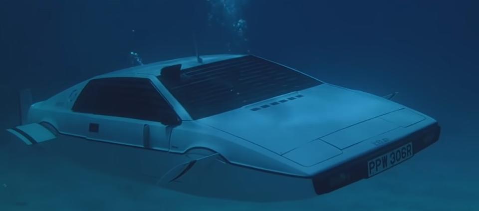 1977年 007 電影《海底城》中名為「Wet Nellie」的Lotus Esprit 跑車(圖/翻攝自Movieclips)