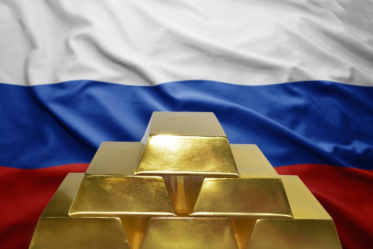 The Bank of Russia will reportedly consider a gold-backed cryptocurrency for international settlements, but some officials would prefer to use national currencies. | Source: Shutterstock