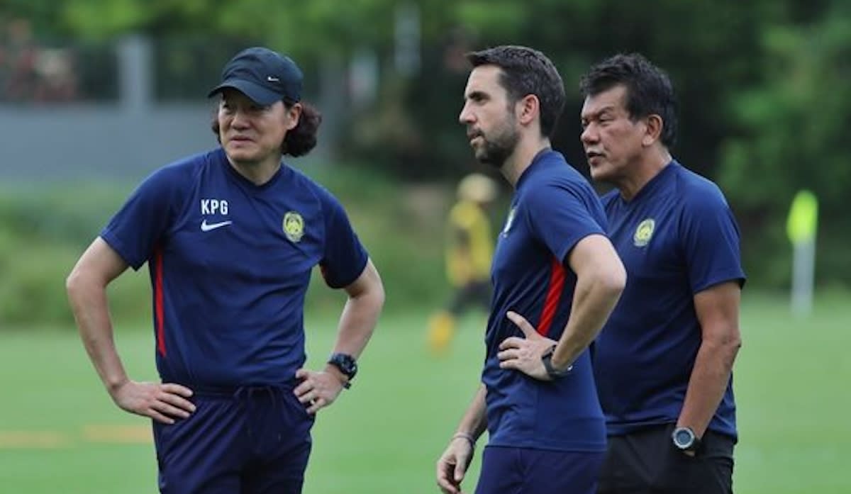 Malaysia national football head coach Kim Pan-gon (left) with assistant coaches Pau Marti Vicente (centre) and E. Elavarasan. (PHOTO: FAM)