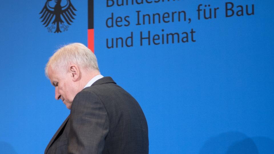 Horst Seehofer gibt nach den Koalitionsgesprächen ein Pressestatement im Bundesinnenministerium. Foto: Ralf Hirschberger