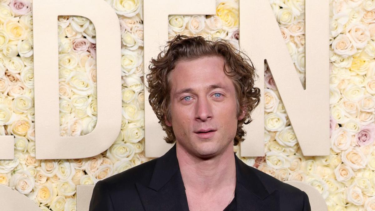 Jeremy Allen White Wears a transparent Top to the 2024 Golden Globes