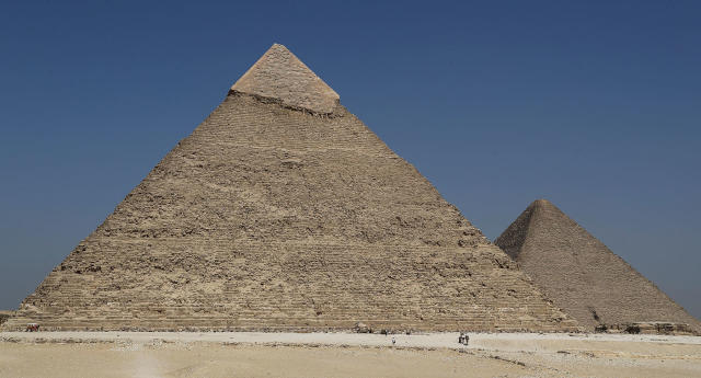 springvand Vær tilfreds Seneste nyt Nude pyramid photo shoot' investigated by Egyptian authorities