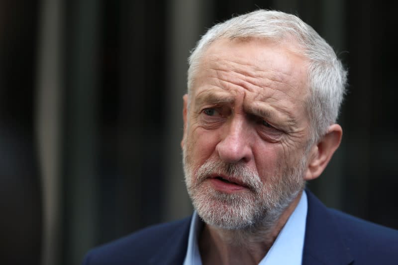 Le Brexit a ouvert une crise politique majeure au sein du Parti travailliste britannique, une série de dirigeants contestant dimanche la légitimité de leur chef de file Jeremy Corbyn (photo) à diriger la principale formation de l'opposition parlementaire en Grande-Bretagne. Au total, sept dirigeants du Labour ont annoncé dimanche qu'ils avaient retiré leur soutien à Jeremy Corbyn. /Photo prise le 19 juin 2016/REUTERS/Neil Hall