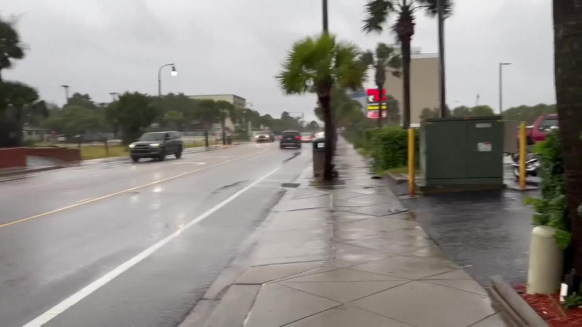 Myrtle Beach reports first signs of storm damage as Ian approaches