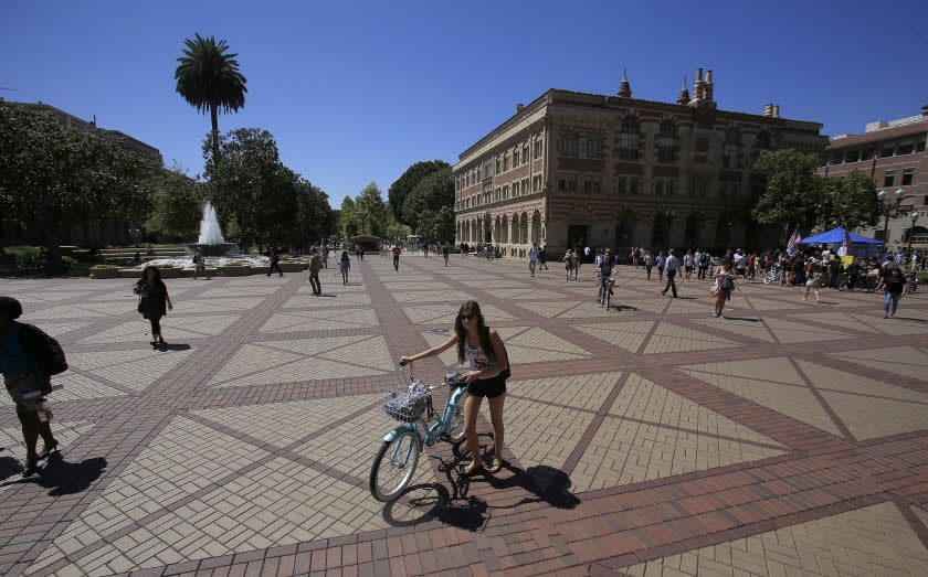 Students make their way through the USC campus.