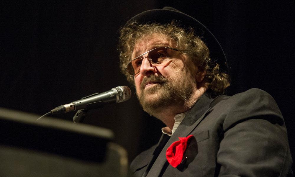 Chas Hodges performing in 2014.