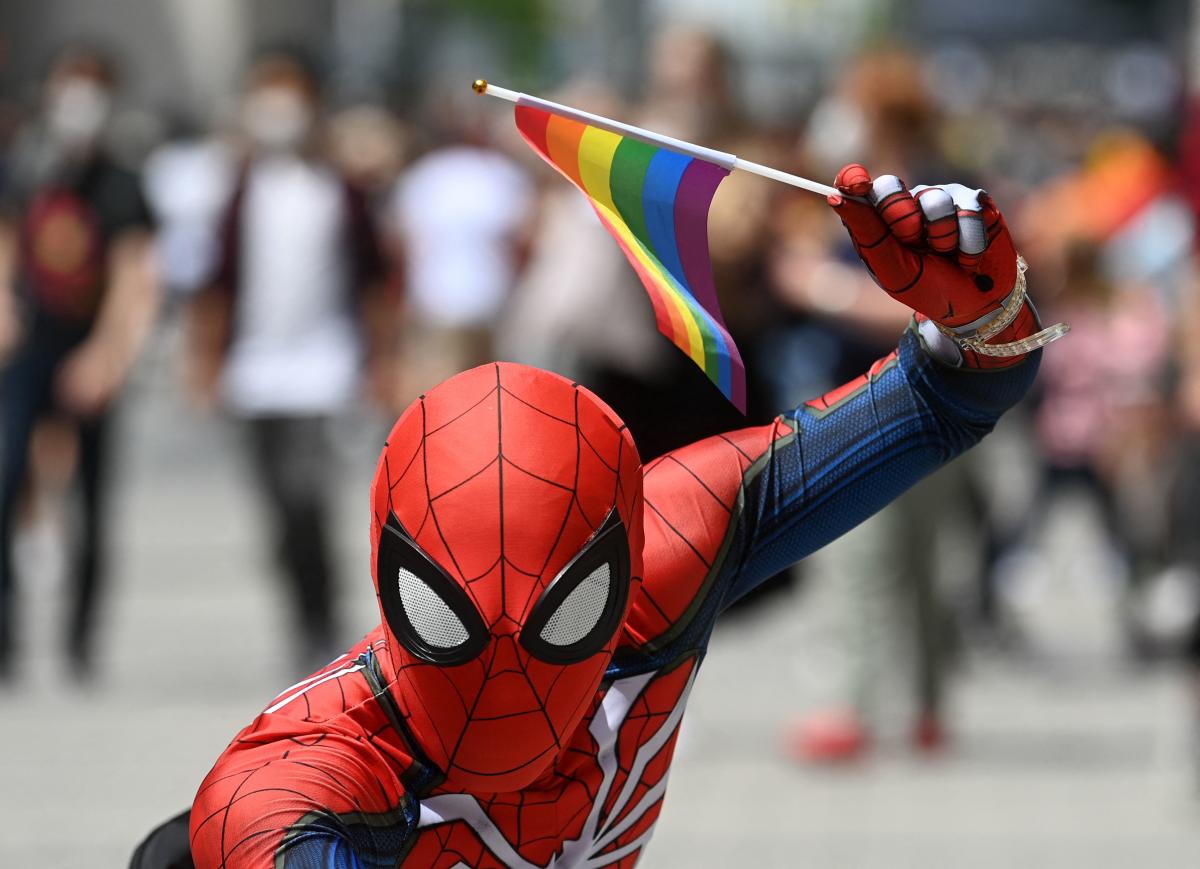 Major PC modding sites remove Spider-Man mod that replaces in-game pride  flags - The Verge