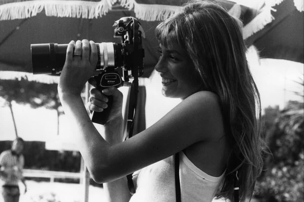 English actress Jane Birkin takes up photography at Cannes, 1975. (Getty Images)