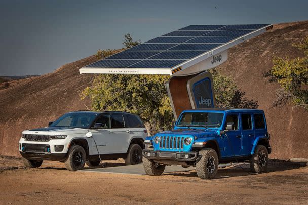 PHOTO: A Jeep Grand Cherokee Trailhawk 4xe and a Wrangler Rubicon 4xe. (Stellantis)