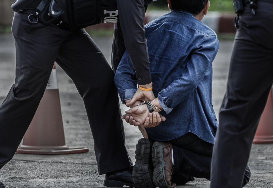 ▲警察逮補上銬示意圖。（示意圖／非當事人／shutterstock）