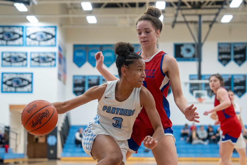 Marysville's Addy Tweed, back, defends Hilliard Darby's Gianna Lane on Dec. 8.