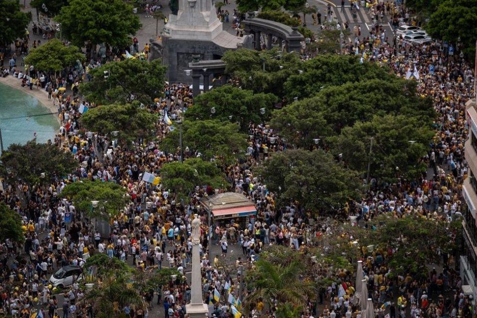 Manifestantes en las calles de Tenerife