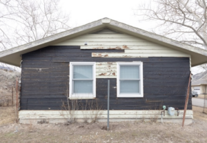 The exterior of a non-trailer, non-historic employee home in Yellowstone National Park before improvements. (Photo: Yellowstone National Park/NPS)