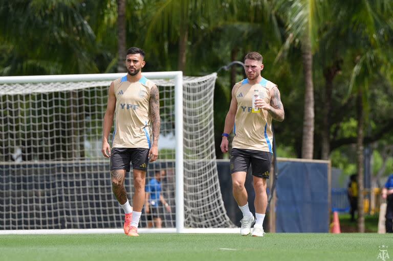 Nicolás González y Alexis Mac Allister, durante el entrenamiento de Argentina
