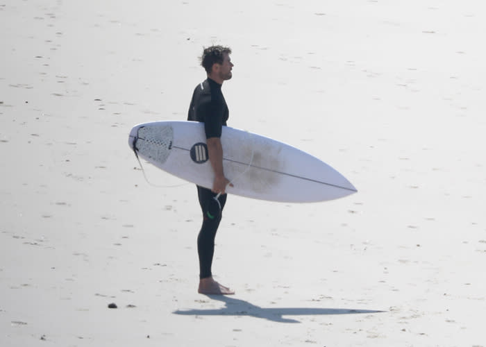 Liam Hemsworth ha disfrutado del surf en Byron Bay