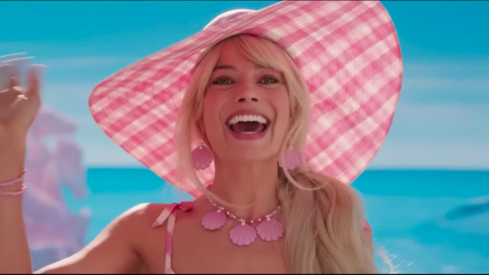  Margot Robbie as Barbie 