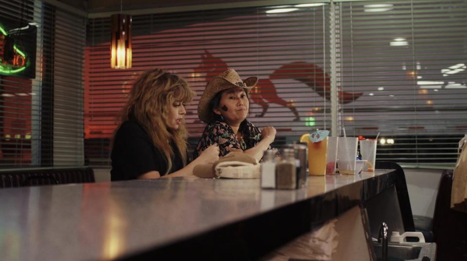 natasha lyonne and hong chau at a diner in episode 2 of poker face