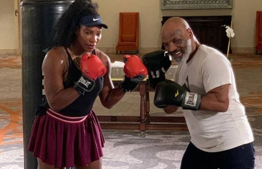 Welch ungewöhnlicher Anblick: Tennis-Star Serena Williams nimmt hier eine private Box-Stunde beim früheren Schwergewichts-Weltmeister Mike Tyson