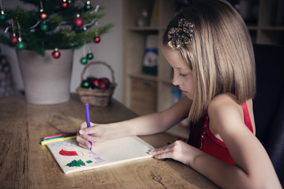 Schon das Verfassen des Wunschzettels gehört für Kinder zum Highlight. (Bild: Getty Images)