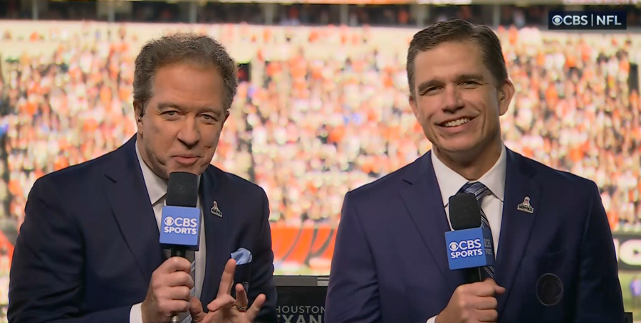 Kevin Harlan, left, and analyst Trent Green before a Dolphins-Raiders game on CBS.