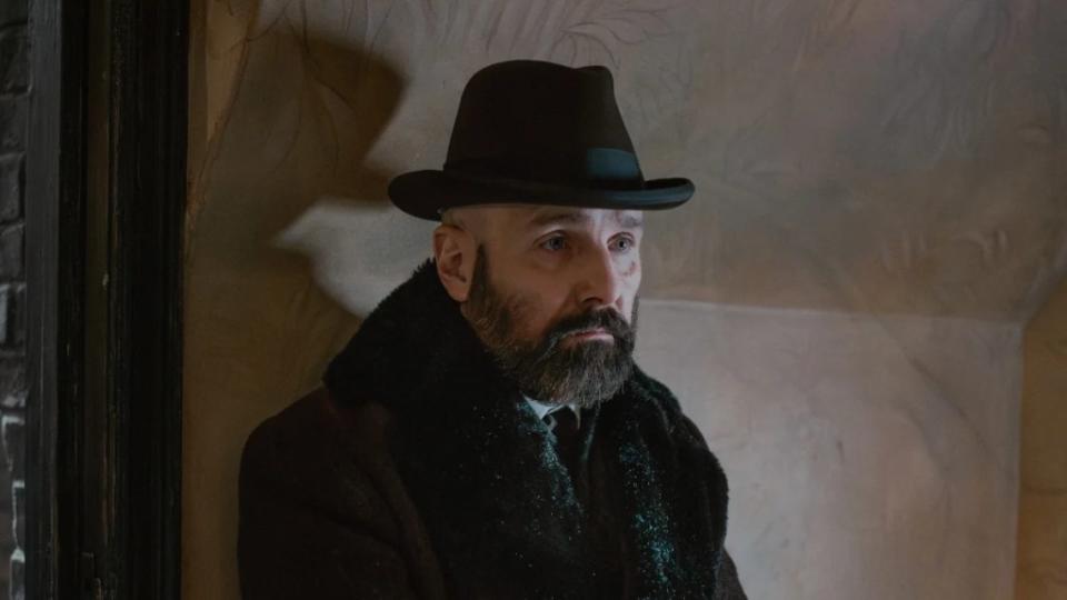 Osip (Johnny Harris) in "A Gentleman in Moscow" (Paramount/Showtime)